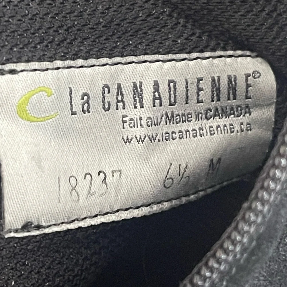 La Canadienne Elizabeth wedge heeled suede boots. Size 6 1/2. GUC